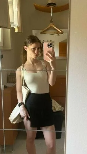 Nazlı - Sarıyer Escort