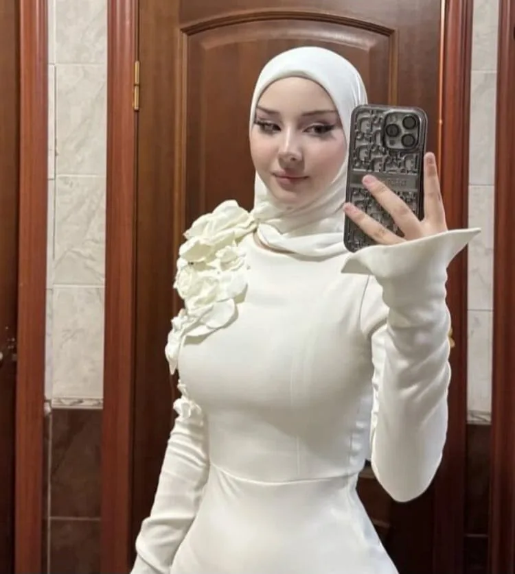 Defne - Sarıyer Escort